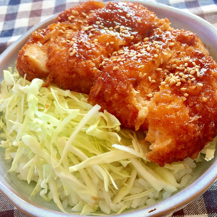 甘辛ソースが絶品♡鶏むね肉でソースチキンカツ丼